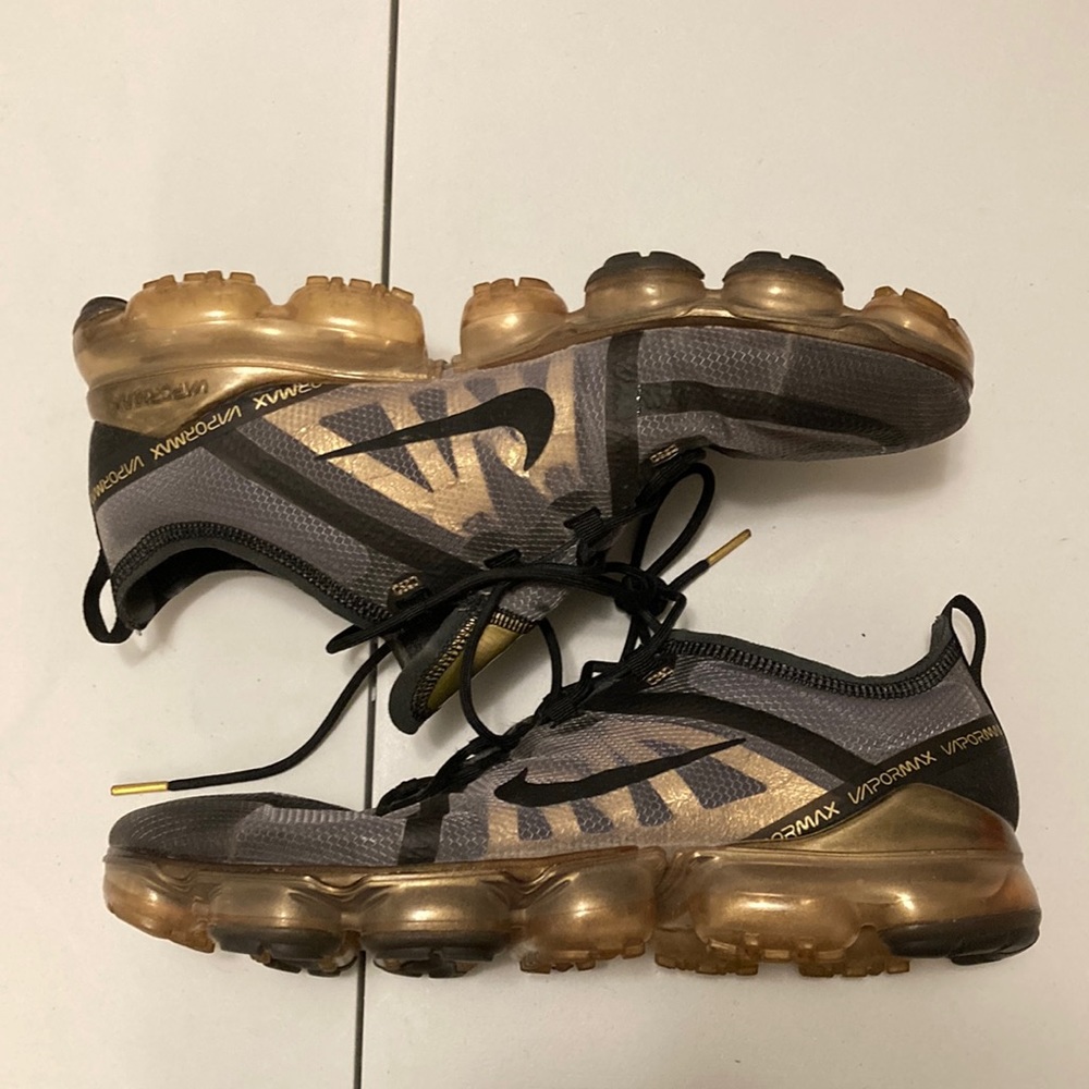 NIKE AIR VAPOR MAX 2019 BLACK METALLIC GOLD #AR6631-002 MEN'S SIZE 11.5